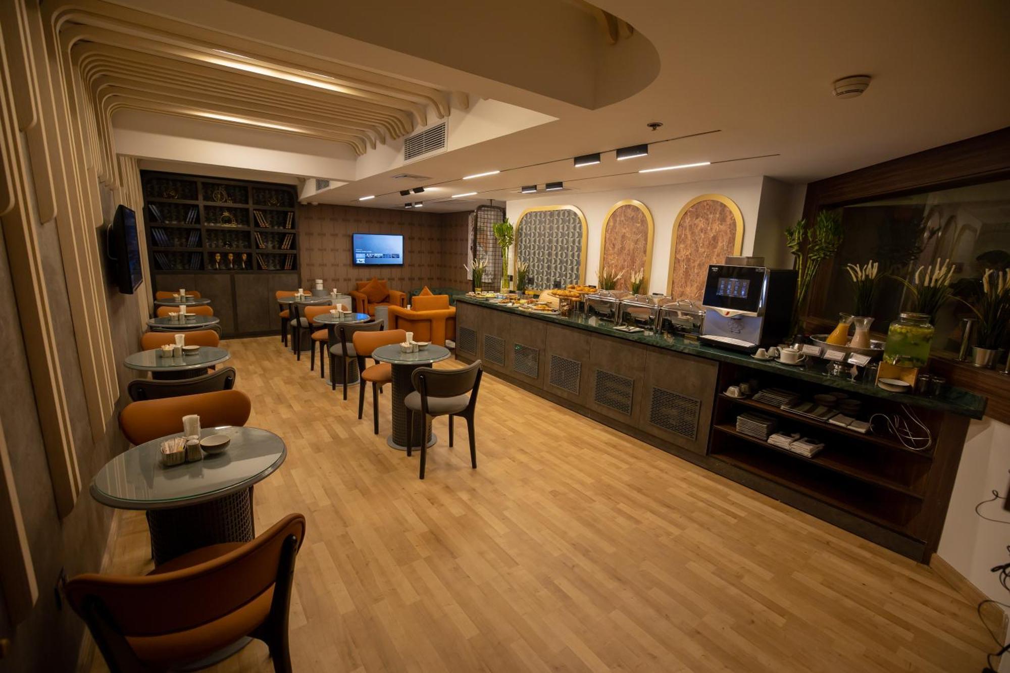 Le Passage Cairo Hotel & Casino Dış mekan fotoğraf The lounge at the airport